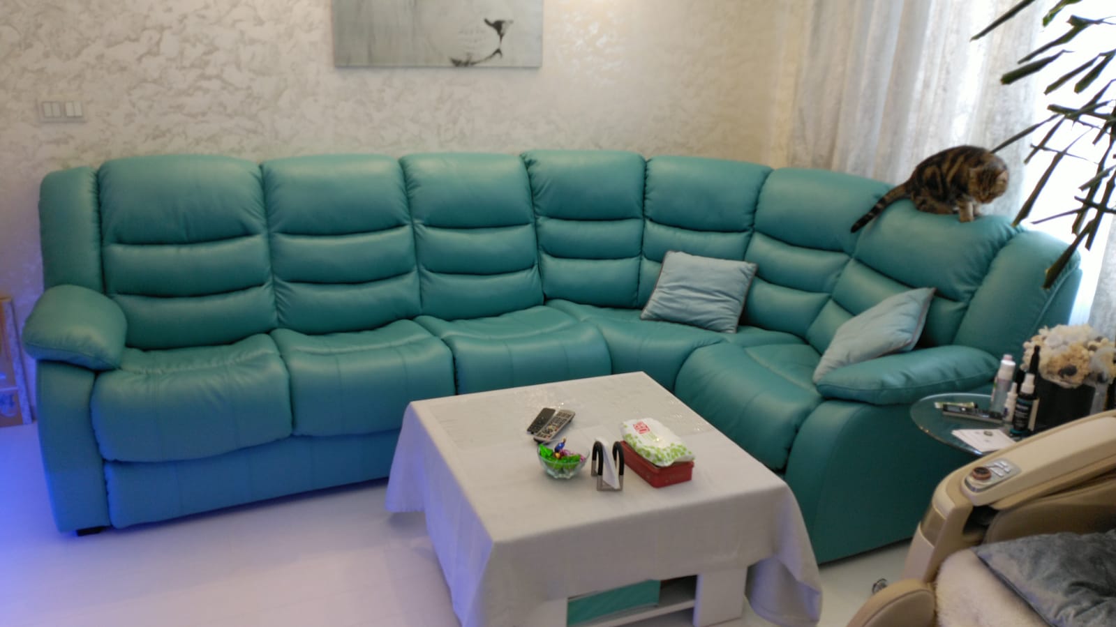 Перетяжка дивана на дому. Пионерский